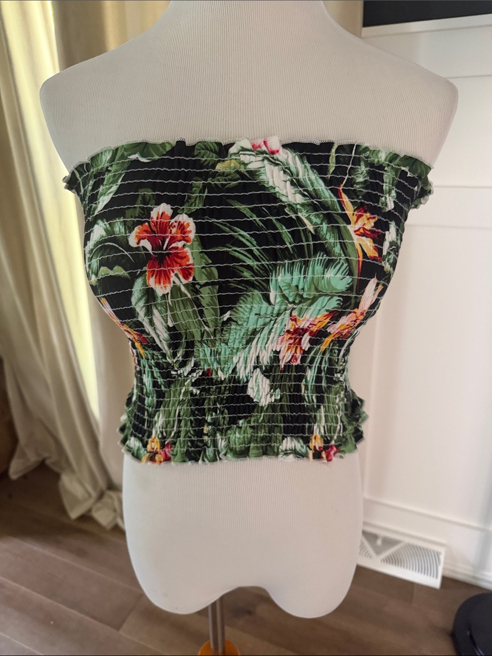 Strapless Smocked Tropical Floral Crop Top - Black/Green 💋